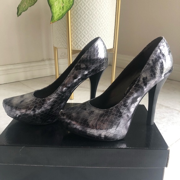 Carlos Santana Shoes Silver Snake Skin Pumps - Picture 6 of 6